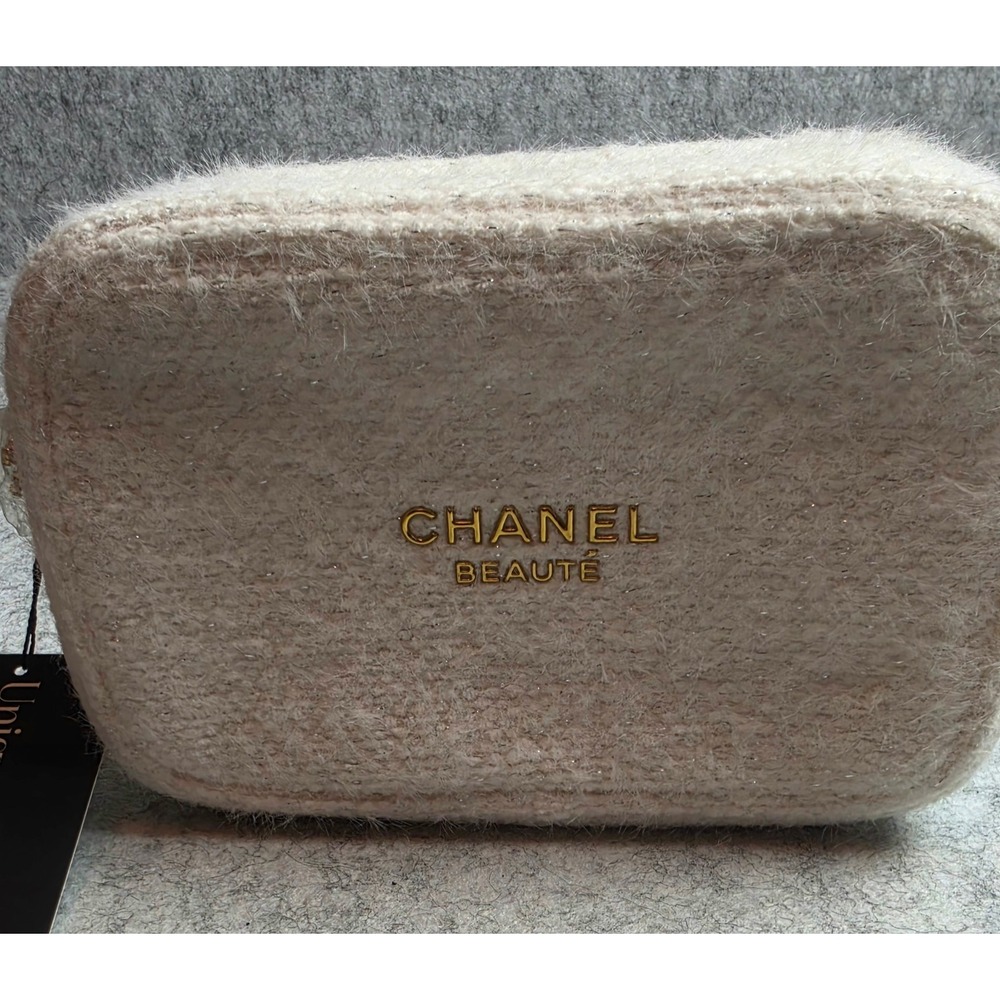 Chanel Beaute VIP Gift Makeup Bag Cream Fuzzy Knit Gold Snowflake Zipper Pouch